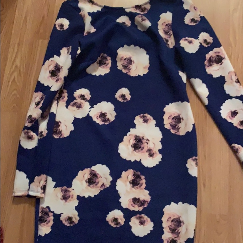 Kardashian Kollection royal blue & white flowers